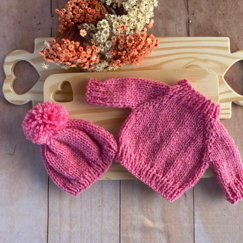 SUÉTER COM TOUQUINHA POMPOM–  TRICOT.
